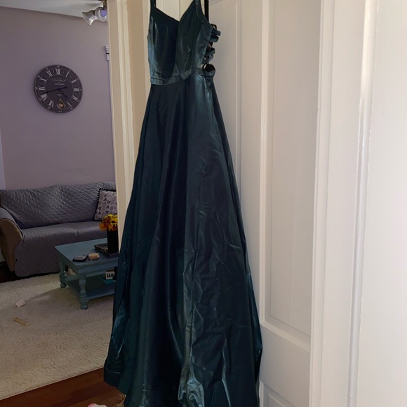 Sherri hill emerald green prom dress!! - Picture 4 of 6